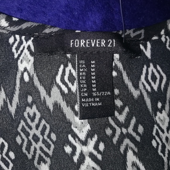 Patterned Romper - Picture 3 of 4